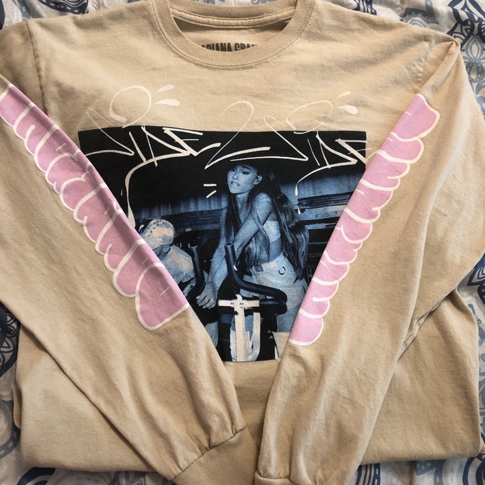 ☁️Rare Ariana Grande Side to Side Long Sleeve☁️
